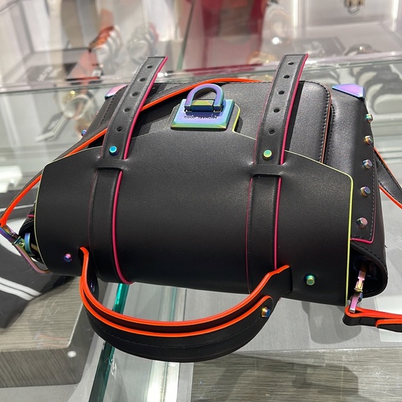 MICHAEL KORS
Manhattan Medium Contrast-Trim Leather Satchel
35H1TNCS8L
Black - Picture 15 of 16